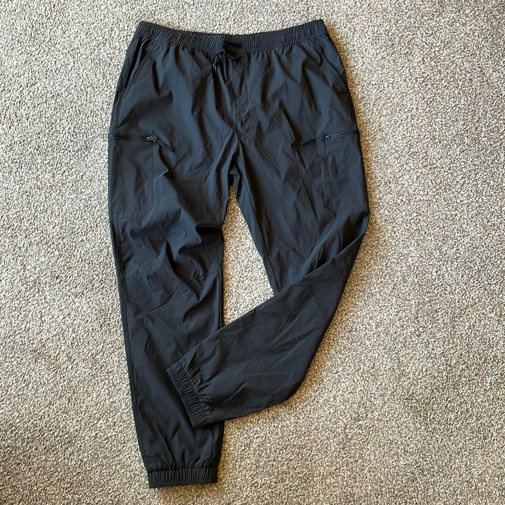 MagcoMsen Sport Men’s Pants New With Tags Size XL Elastic waist and ankles.